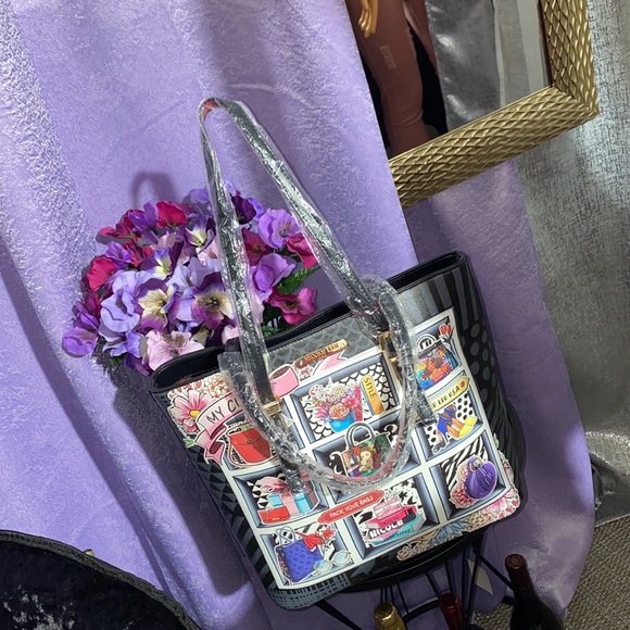 Stylish Nicole Lee Purse - Picture 7 of 9